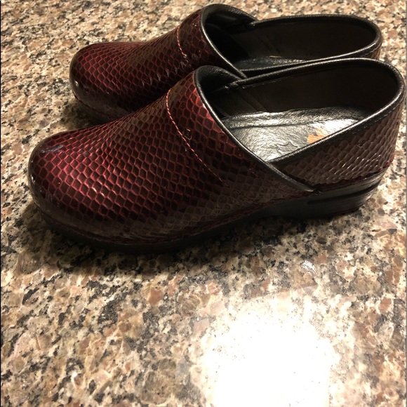 Burgundy Dansko shoes - Picture 2 of 6